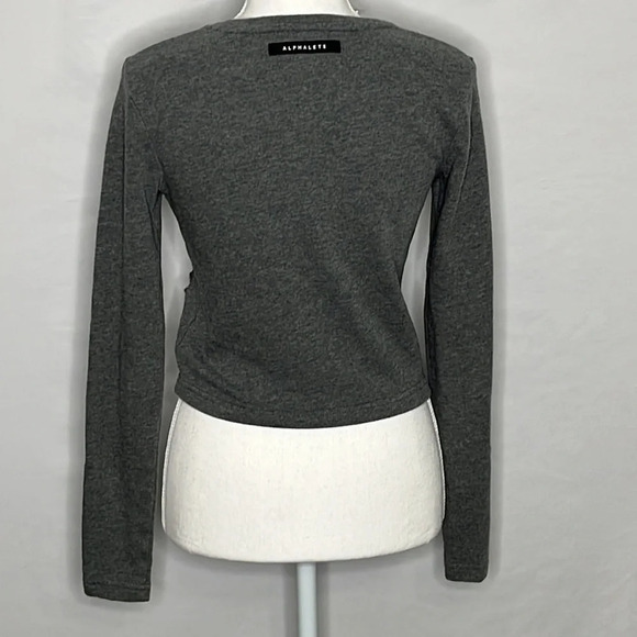 Alphalete Distressed Long Sleeve Crop Top in Gray - Size XS - Picture 3 of 7